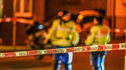 Ein Zeuge findet einen schwer verletzten Mann in Stuttgart - danach läuft ein Großeinsatz. 