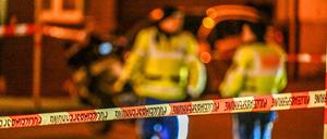 Ein Zeuge findet einen schwer verletzten Mann in Stuttgart - danach läuft ein Großeinsatz. 