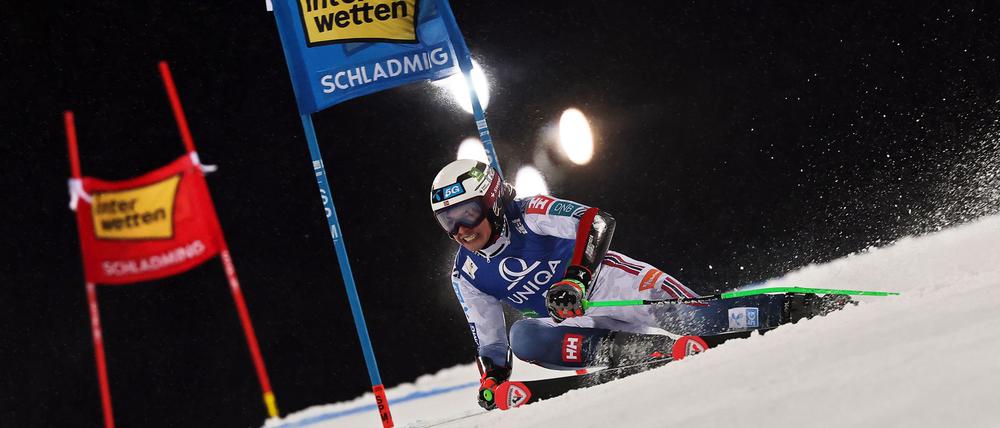 Alexander Steen Olsen schlägt Marco Odermatt in Schladming.