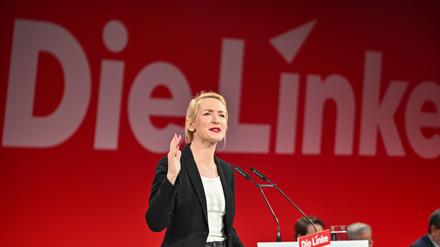 Eine moderne Demokratie, die sich die Gleichheit aller auf die Fahnen schreibe, brauche keine Barone, Grafen und Erbherzöge, sagt die Linken-Chefin. (Archivbild)