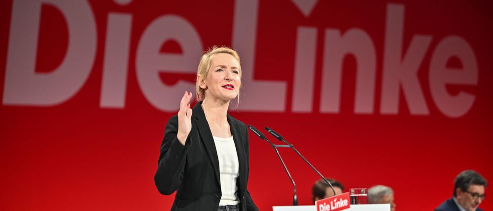 Eine moderne Demokratie, die sich die Gleichheit aller auf die Fahnen schreibe, brauche keine Barone, Grafen und Erbherzöge, sagt die Linken-Chefin. (Archivbild)