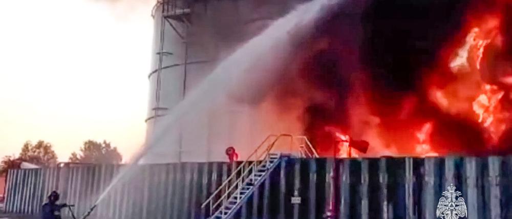 Wie bei dieser Attacke auf ein Tanklager 2024 bemüht sich die Ukraine, die russische Ölindustrie systematisch zu beschädigen. (Archivbild)