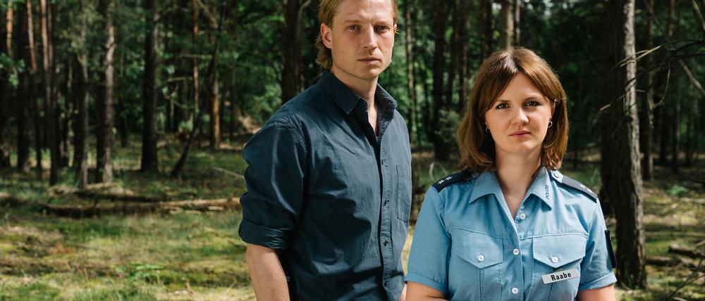 Der Kommissar und die Polizistin: die Geschwister Anton (Anton Rubtsov) und Tonja Raabe (Alina Stiegler). Sie verbindet zugleich ein schreckliches Familiendrama. 