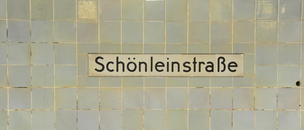 Zu der Attacke kam es am späten Dienstagabend im U-Bahnhof Schönleinstraße. (Symbolbild)