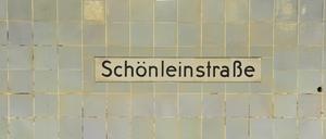 Zu der Attacke kam es am späten Dienstagabend im U-Bahnhof Schönleinstraße. (Symbolbild)