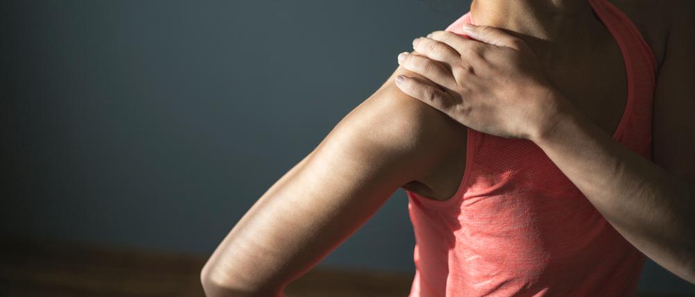 Nach einem harten Training schmerzen die Muskeln – aber warum? Schuld sind winzige Risse in den Muskeln.