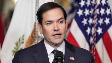 US-Außenminister Marco Rubio spricht nach seiner Vereidigung durch US-Vizepräsident J.D. Vance im feierlichen Büro des Vizepräsidenten im Weißen Haus (Archivbild).