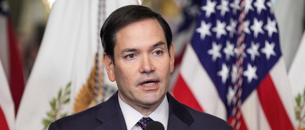 US-Außenminister Marco Rubio spricht nach seiner Vereidigung durch US-Vizepräsident J.D. Vance im feierlichen Büro des Vizepräsidenten im Weißen Haus (Archivbild).