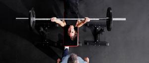 Einfach trainieren? Für viele Frauen ist das im Gym nicht so einfach. 
