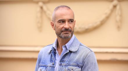 Antonello Manacorda verlässt zur Saison 2025/26 seinen Posten als Chefdirigent der Kammerakademie Potsdam. Ihm folgt François Leleux nach.