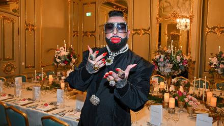  Harald Glööckler hat zum Fashion-Dinner geladen. 