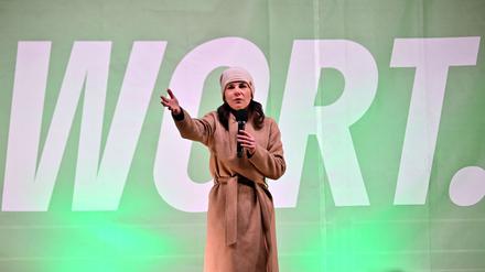 Grünen-Spitzenkandidatin Annalena Baerbock wirbt bei einer Wahlkampfveranstaltung in Potsdam um die Stimmen der Wähler bei der Bundestagswahl am 23. Februar. 