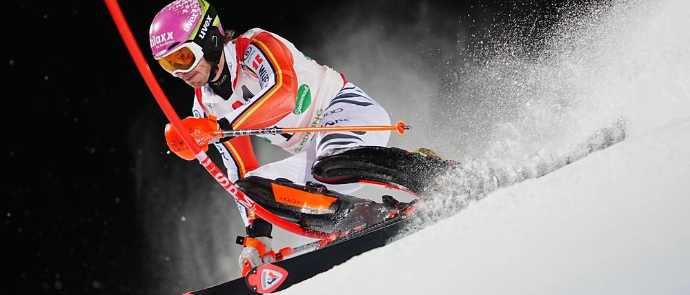 Linus Straßer verpasste seinen möglichen dritten Sieg beim legendären Nachtslalom von Schladming.