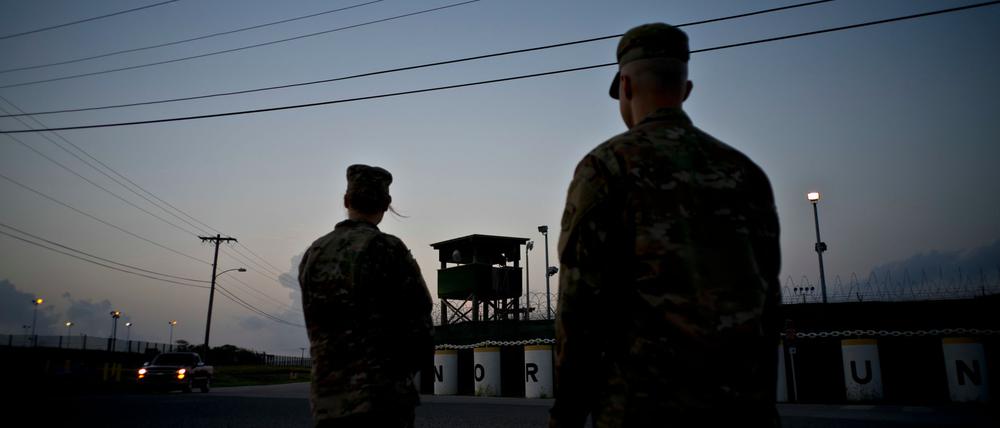 Der US-Marinestützpunkt Guantánamo Bay auf Kuba ist berüchtigt wegen eines umstrittenen Gefangenenlagers, das die Vereinigten Staaten nach den Anschlägen vom 11. September 2001 errichtet hatten. (Archivbild)