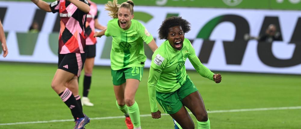Bayern gegen Wolfsburg (mit Lineth Beerensteyn/r.): Klassiker am Freitagnachmittag. (Foto Archiv)