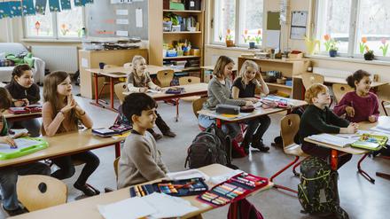 Der Unterricht in freien Schulen wird durch private Gebühren mitfinanziert.
