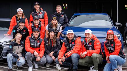 Deutsche Skisportler im Herbst bei der Einkleidung - zur alpinen WM fährt ein überraschend großes Team.