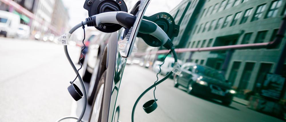 In Berlin und Brandenburg wurden weniger Autos mit alternativem Antrieb zugelassen. (Symbolbild)