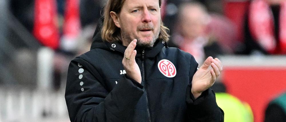 Trainer Bo Henriksen hat seinen Vertrag beim FSV Mainz 05 vorzeitig bis 2027 verlängert.