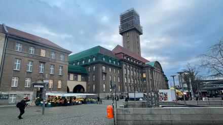 Das Rathaus Spandau am Werner-Salomon-Platz