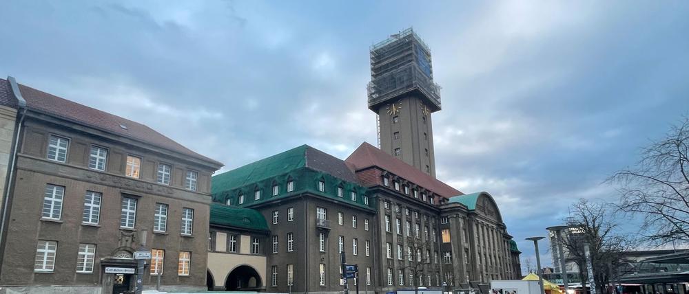 Das Rathaus Spandau am Werner-Salomon-Platz