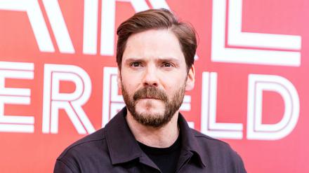 Daniel Brühl gehört zu den zahlreichen Prominenten, die einen offenen Brief an CDU-Chef Friedrich Merz, die Abgeordneten von Union, FDP und BSW verfasst haben.
