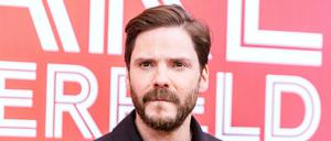 Daniel Brühl gehört zu den zahlreichen Prominenten, die einen offenen Brief an CDU-Chef Friedrich Merz, die Abgeordneten von Union, FDP und BSW verfasst haben.