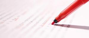 Den Rotstift ansetzen – wissenschaftliche Arbeiten sind nicht selten fehlerhaft.