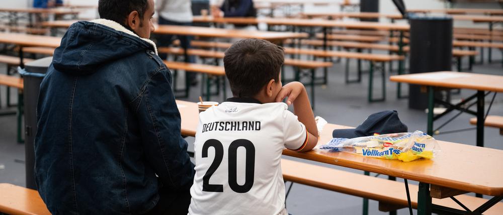 Am Mittwoch wurde der Fünf-Punkte-Plan von Friedrich Merz für eine strengere Migrationspolitik im Bundestag beschlossen. Das denken die Menschen, um die es geht.