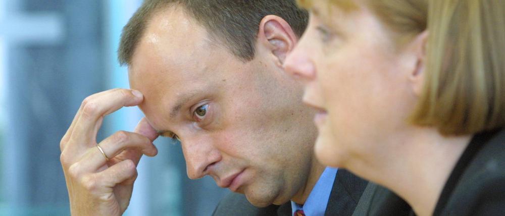 Angela Merkel (rechts) und Friedrich Merz bei einer Pressekonferenz im Jahr 2001.