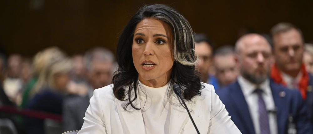 Tulsi Gabbard, Kandidatin von US-Präsident Trump für das Amt der Geheimdienstkoordinatorin,spricht während ihrer Anhörung vor dem Geheimdienstausschuss des Senats auf dem Capitol Hill.
