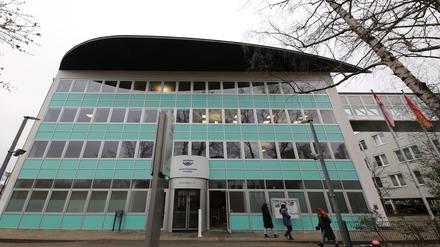 Am Interimsrathaus in der Edisonallee können seit Oktober Passdokumente abgeholt werden – aber nur, wenn man in Babelsberg, Am Stern, Drewitz oder Kirchsteigfeld wohnt.