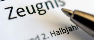 Das Sorgentelefon hilft bei Kummer über Zeugnisnoten. (Symbolbild)