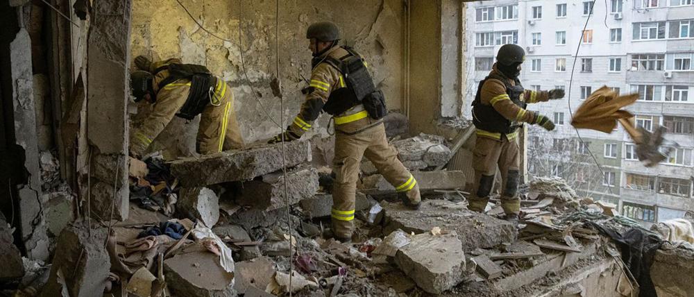 Nach dem russischen Drohnentreffer in Sumy werden mindestens neuen Tote gezählt. 