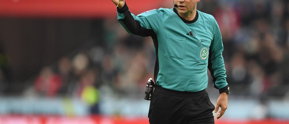 Frank Willenborg äußert sich zum Pilotprojekt mit Schiedsrichter-Durchsagen im Stadion.