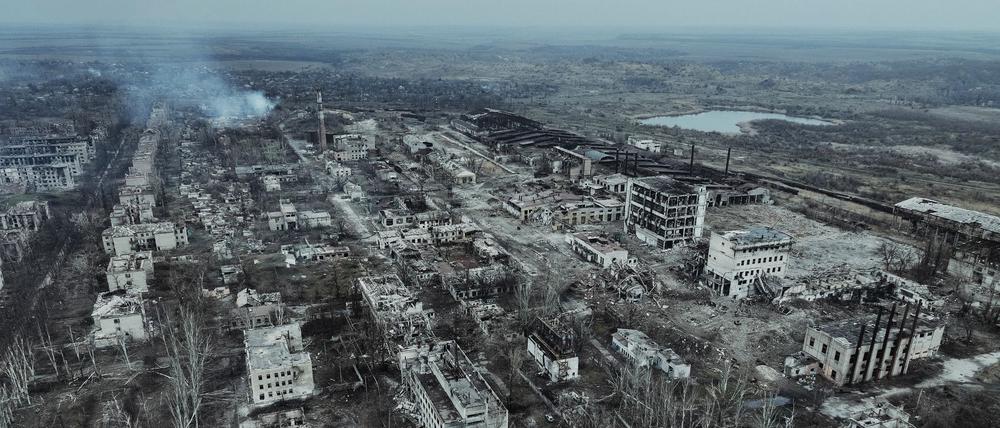 Zerstörte Gebäude im ostukrainischen Tschassiw Jar.