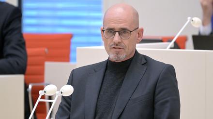 Niels-Olaf Lüders ist Chef der BSW-Fraktion im Brandenburger Landtag. 