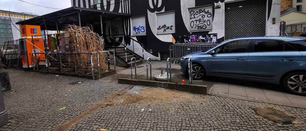 Der Grabstein vor dem Watergate wurde entfernt. 