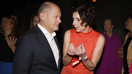 Reichlich Gesprächsstoff. Olaf Scholz und Jutta Allmendinger im Crackers beim Netzwerk Frauen100.
