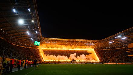 Über den Einsatz von Pyrotechnik wird immer wieder gestritten.