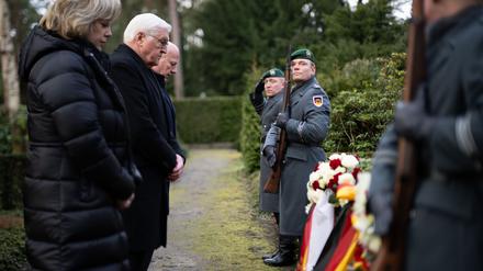 Bundespräsident Frank-Walter Steinmeier und Berlins Regierender Bürgermeister Kai Wegner würdigten den früheren Bundespräsidenten Richard von Weizsäcker anlässlich dessen zehnten Todestags.