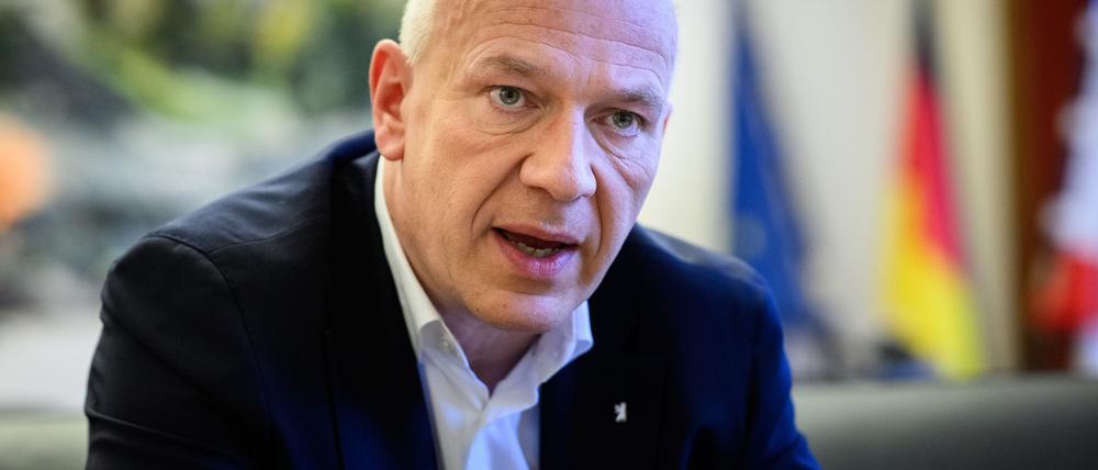 Berlins Regierender Bürgermeister Kai Wegner (CDU) plädiert für ein gemeinsames Vorgehen der „demokratischen Mitte“ in der Migrationspolitik. (Archivbild)