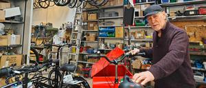 Michael Schönstedt in seinem Betrieb Pedalpower im Kaskelkiez.