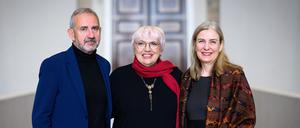 Staatsministerin Claudia Roth mit Hermann Parzinger, Präsident der Stiftung Preußischer Kulturbesitz, und Marion Ackermann, Generaldirektorin der Staatlichen Kunstsammlungen Dresden und zukünftigen SPK-Präsidentin.