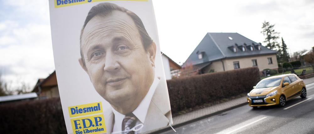 Bundestagswahlkampf mit dem Look von Hans-Dietrich Genscher: Plakate mit der Partei-Ikone wurden nach Angaben eines FDP-Ortsverbandes gestohlen.
