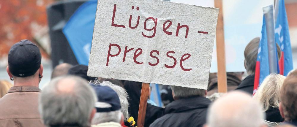Laut der Mainzer Langzeitstudie vertrauten im Jahr 2023 nur noch 44 Prozent der Deutschen den Medien, während 25 Prozent angeben, ihnen eher nicht oder überhaupt nicht zu vertrauen.