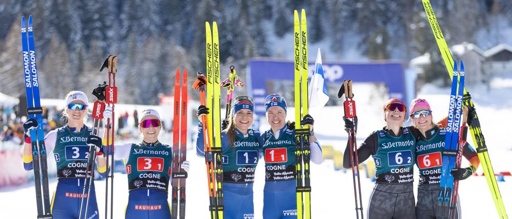 Laura Gimmler (r) und Coletta Rydzek (2.v.r.) haben Rang drei im Teamsprint belegt.