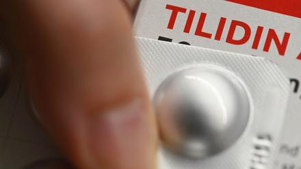  Eine Medikamentenpackung mit der Aufschrift „Tilidin“.