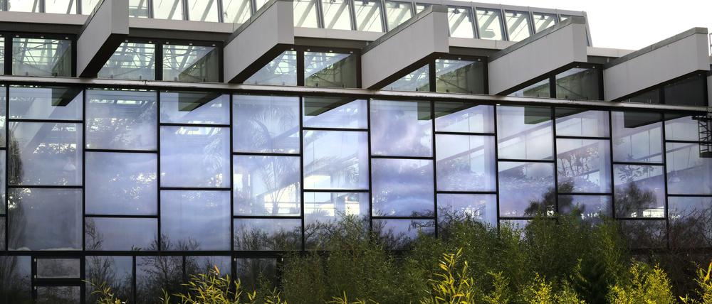 Blick auf die Tropenhalle Biosphäre im Volkspark Potsdam.