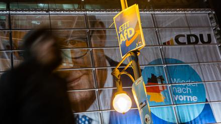 Vor der CDU-Zentrale versammelten sich einige Menschen. 